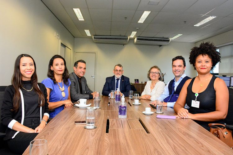 Superintendência da EJEF recebe comitiva do Instituto Brasileiro de Informação, Ciência e Tecnologia