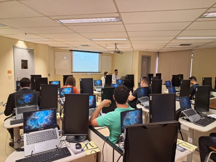 Curso da EJEF ensina como construir robôs RPA