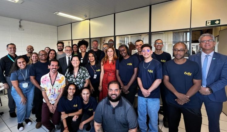 Equipe da COARPE recebe homenagem por restauração de livro histórico