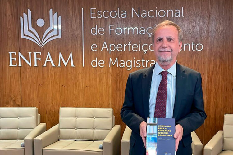 Livro “Caminhos para a Educação Judicial Brasileira” é lançado na ENFAM