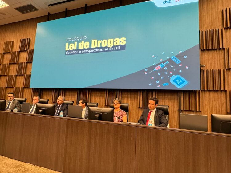 EJEF promove colóquio sobre Lei de Drogas do Brasil