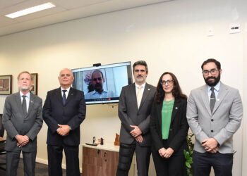 Ejef entrega novo distintivo institucional a magistrados