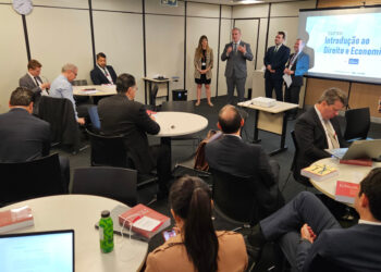 EJEF, em parceria com a FGV, realiza curso sobre Direito e Economia